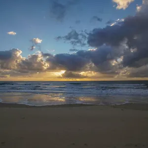 **** Aparthotel San Marino By The Sea Australia